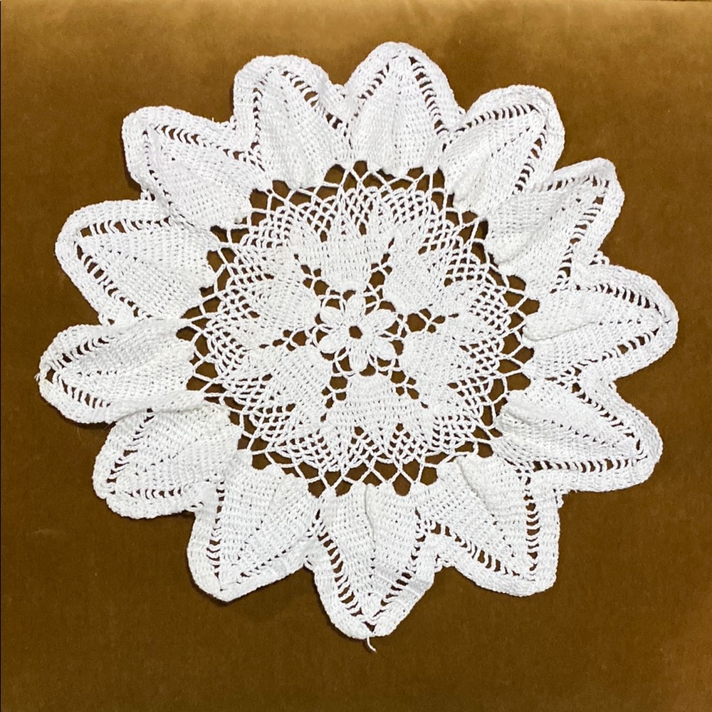 Vintage Handmade White Crochet Doily! - Picture 1 of 3